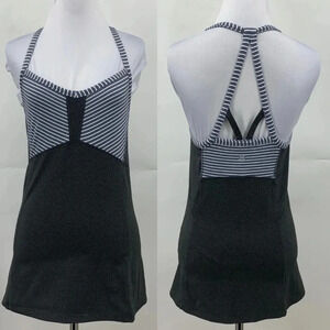 ✨NWT Athleta Gray Striped Built In Bra Fulfillment Tank Top Size Medium
